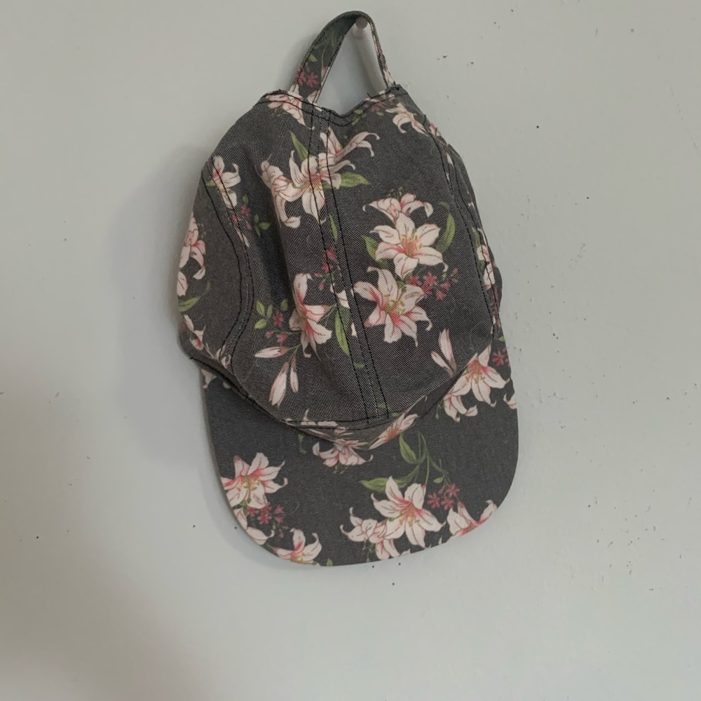 Floral hat - Picture 3 of 3